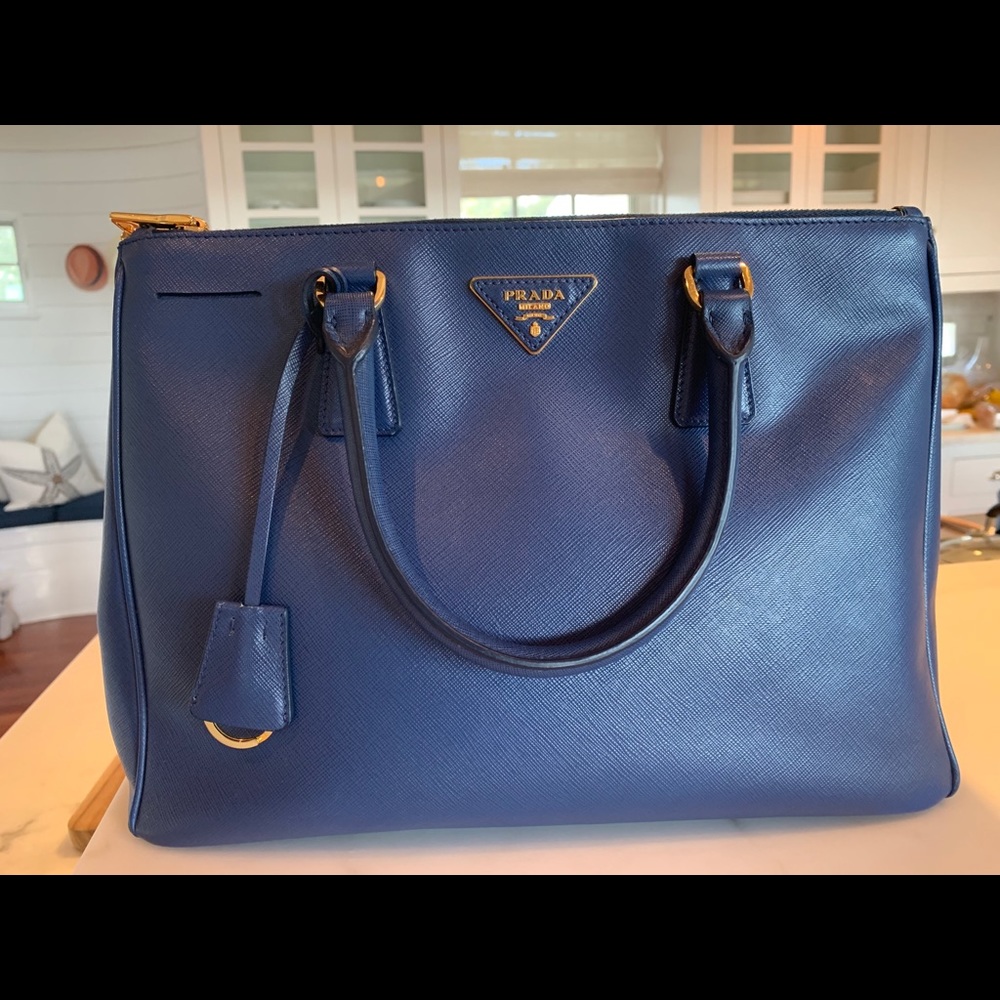💯 % Authentic Prada Galleria Saffiano Leather bag